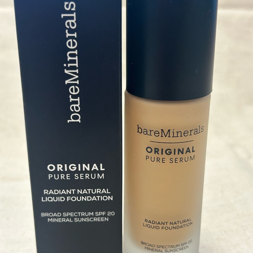 BRAND NEW:bare Minerals Radiant Natural Liquid Foundation Shade: Light Warm 2.5